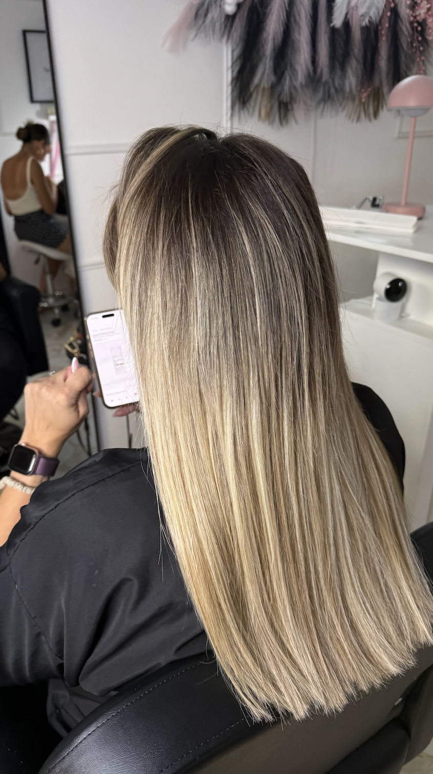 Résultat avant/après d'une pose d'extensions cheveux réalisée chez MC Smoothing — après